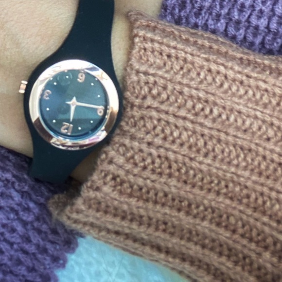 BLACK DAINTY SILICONE ROSE GOLD WRIST WATCH - Picture 2 of 3